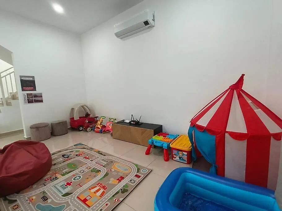 Casa de Férias Playhouse Fun4Kids 22Pax 6R5B Vila Malacca