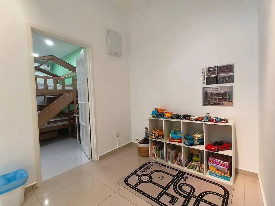 Playhouse Fun4Kids 22Pax 6R5B Vila Malacca 0*,  Malásia