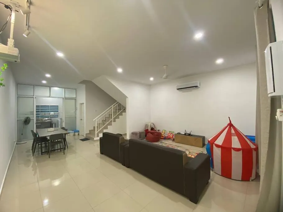 Casa de Férias Playhouse Fun4Kids 22Pax 6R5B Vila Malacca