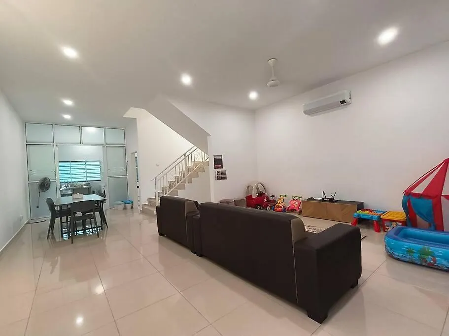 Playhouse Fun4Kids 22Pax 6R5B Vila Malacca 0*,